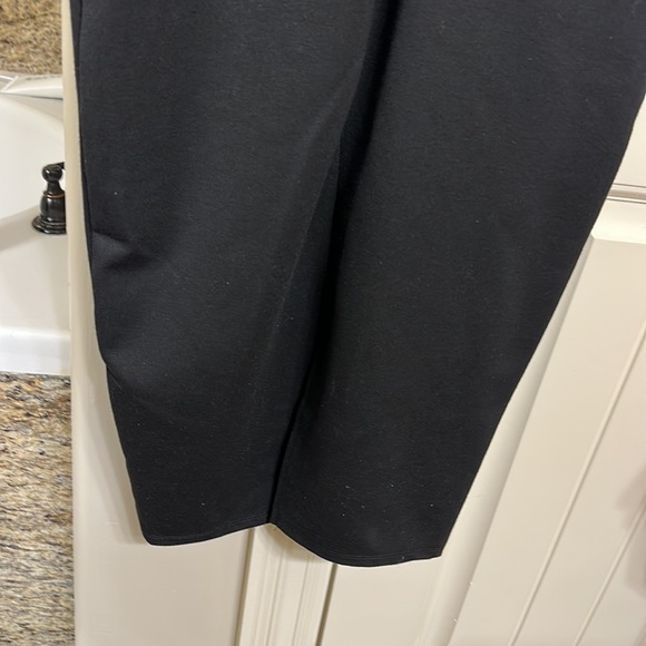 Black elegant tight fitting dress shows off your lovely curves must I say more!l - Picture 4 of 7